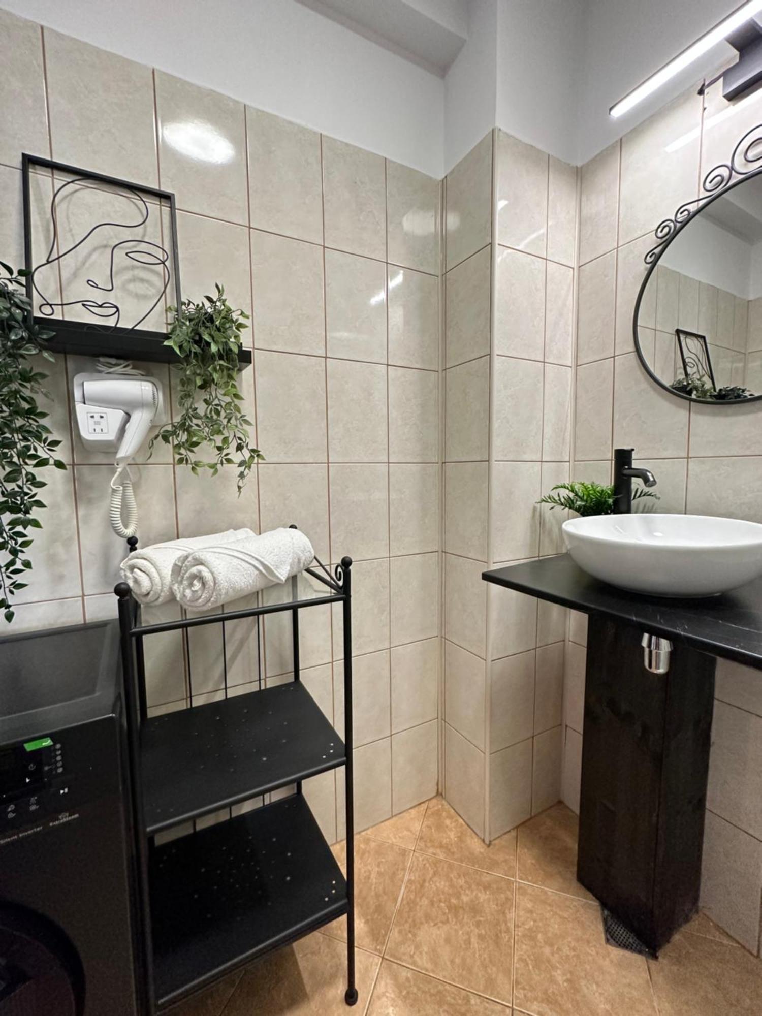 Central Studio Sapphire Lägenhet Bukarest Exteriör bild