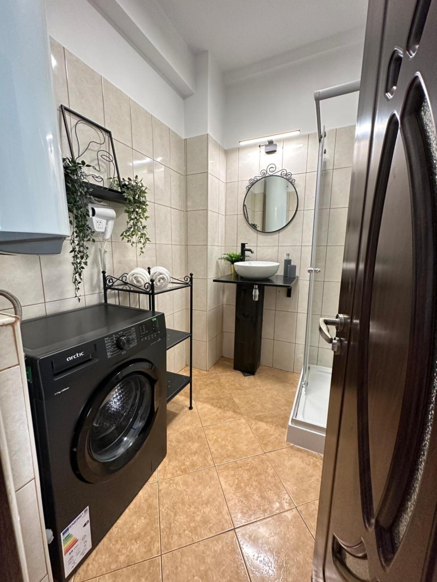 Central Studio Sapphire Lägenhet Bukarest Exteriör bild